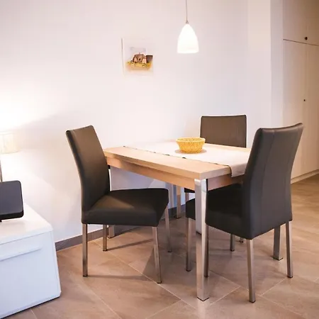 Apartment Zum Anker, Moderne Fuer 3 Personen In *